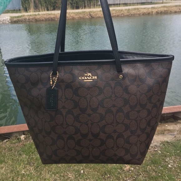 Coach Handbags - AUTHENTIC COACH TOTE